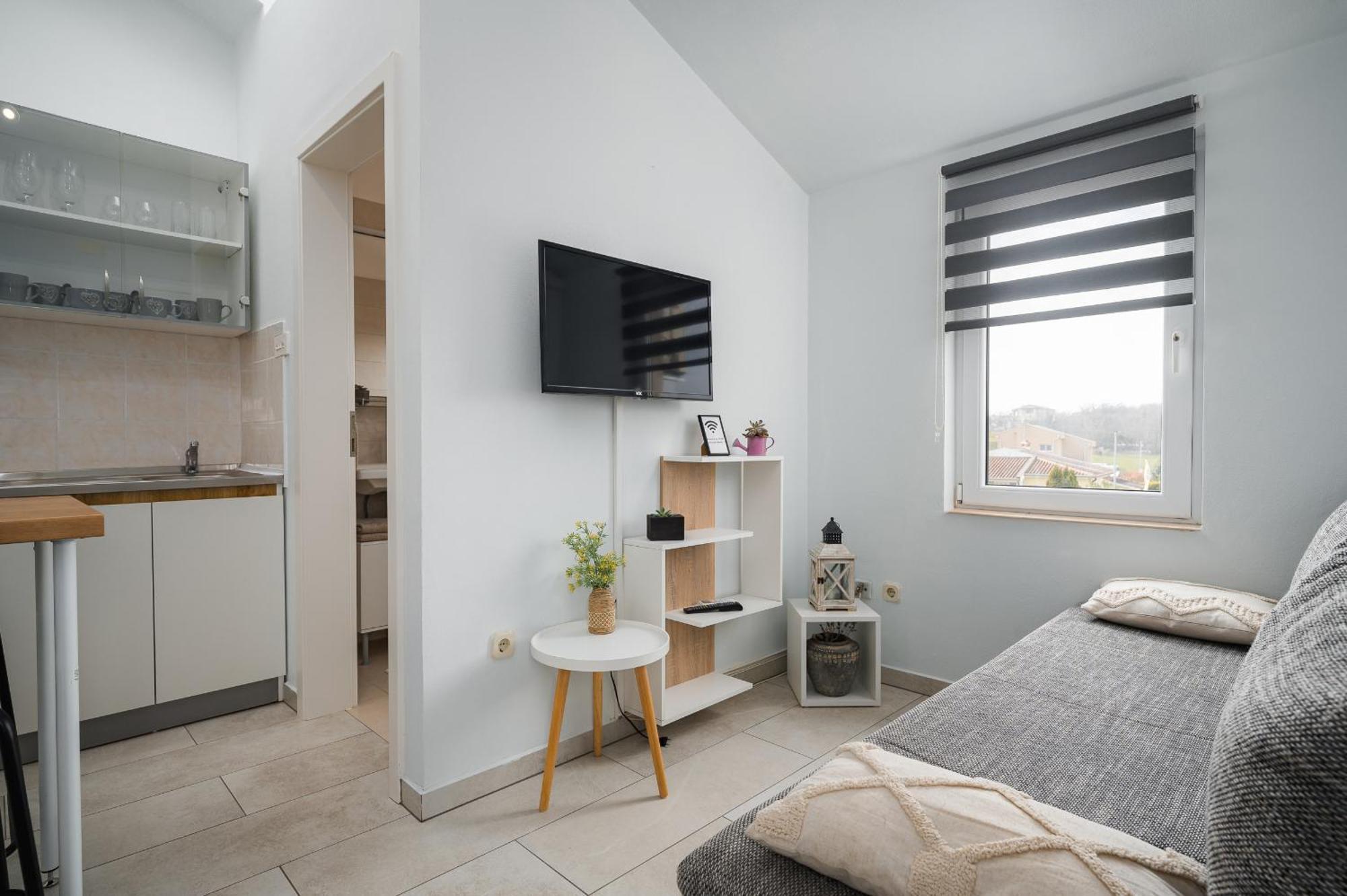 Charming Apartments Rose 1&2 With Pool Porec Bagian luar foto