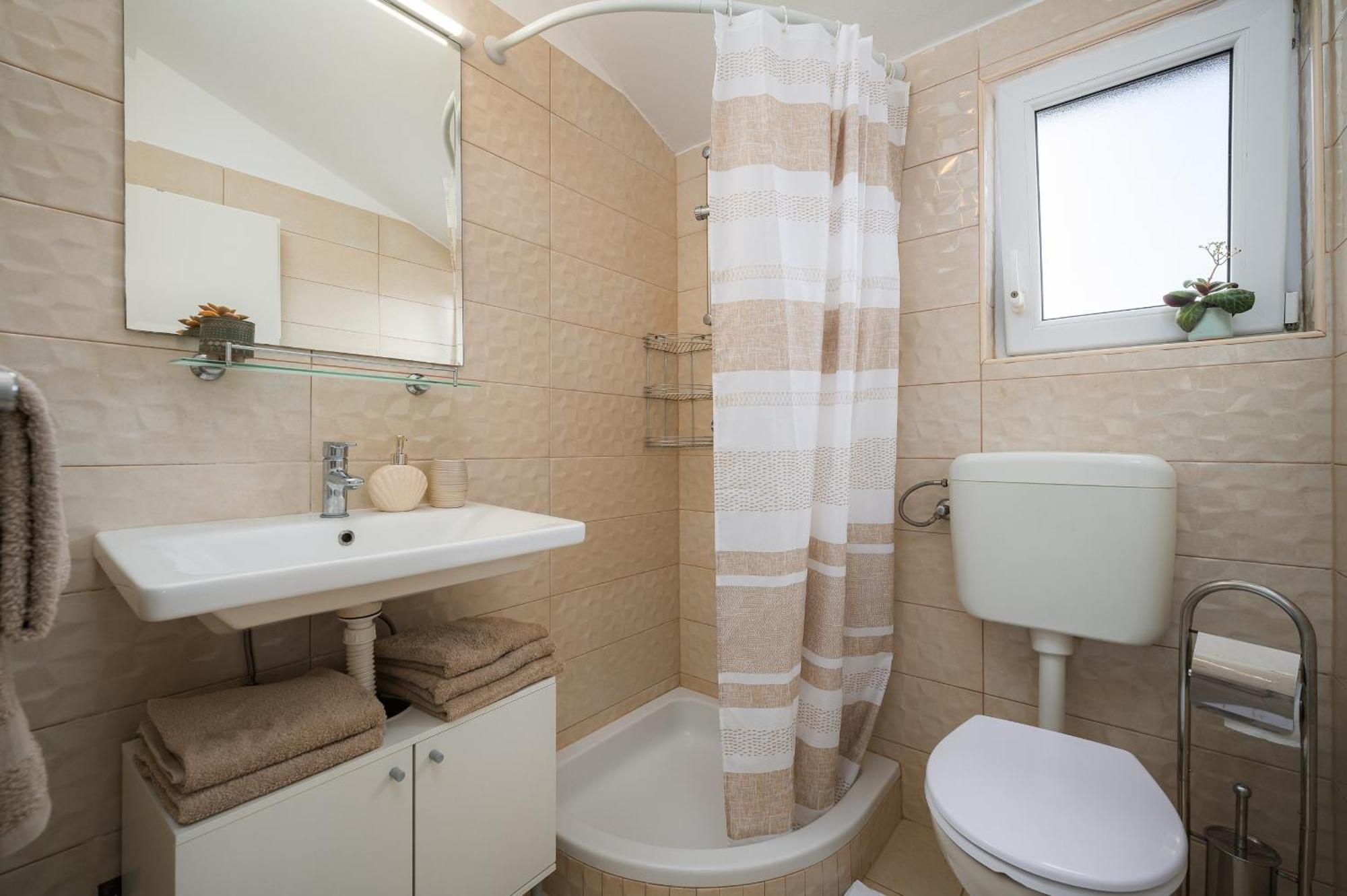 Charming Apartments Rose 1&2 With Pool Porec Bagian luar foto