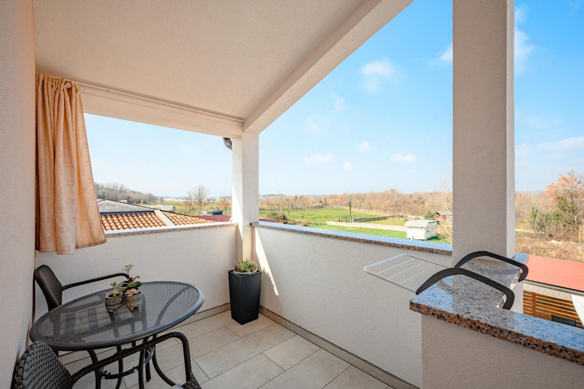 Charming Apartments Rose 1&2 With Pool Porec Bagian luar foto