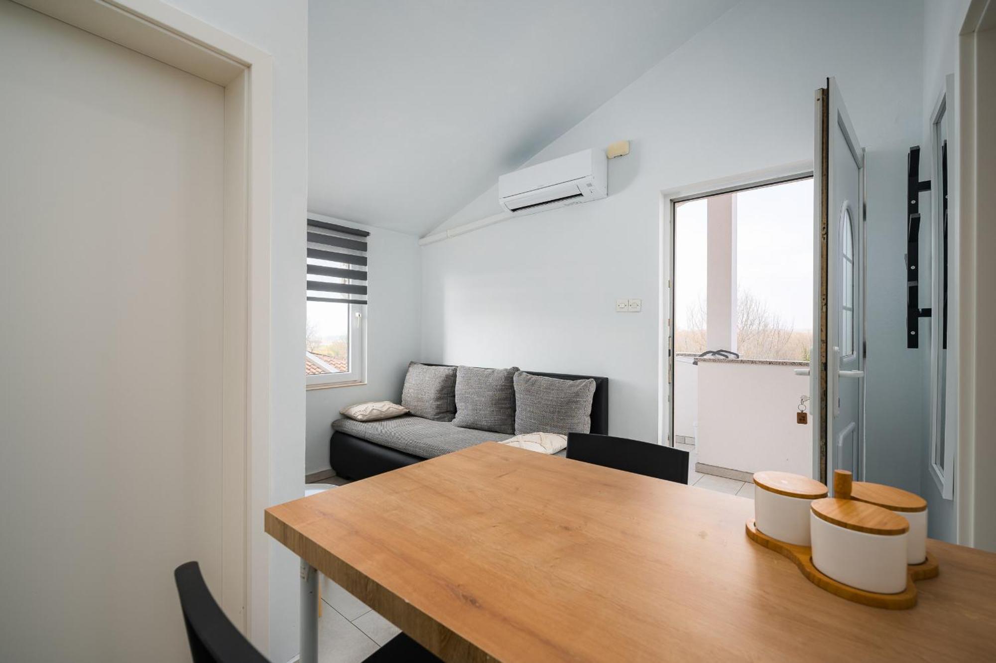 Charming Apartments Rose 1&2 With Pool Porec Bagian luar foto