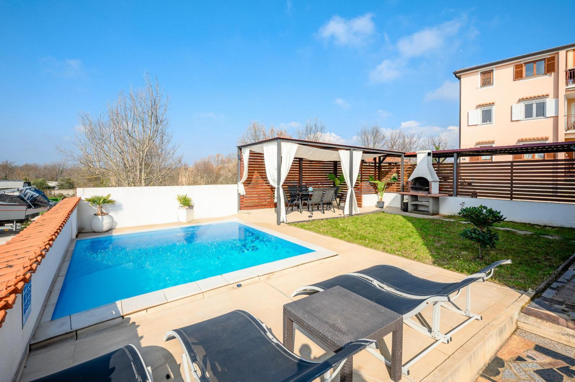 Charming Apartments Rose 1&2 With Pool Porec Bagian luar foto