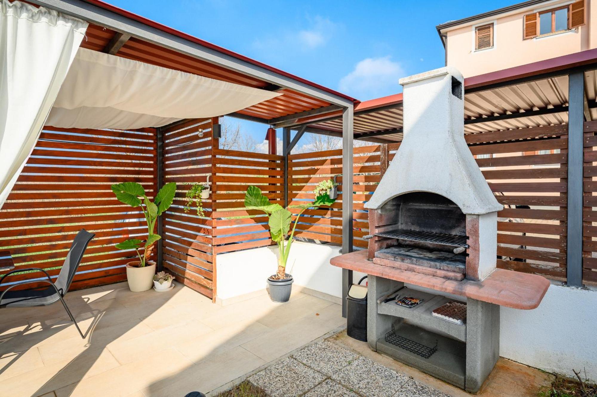 Charming Apartments Rose 1&2 With Pool Porec Bagian luar foto