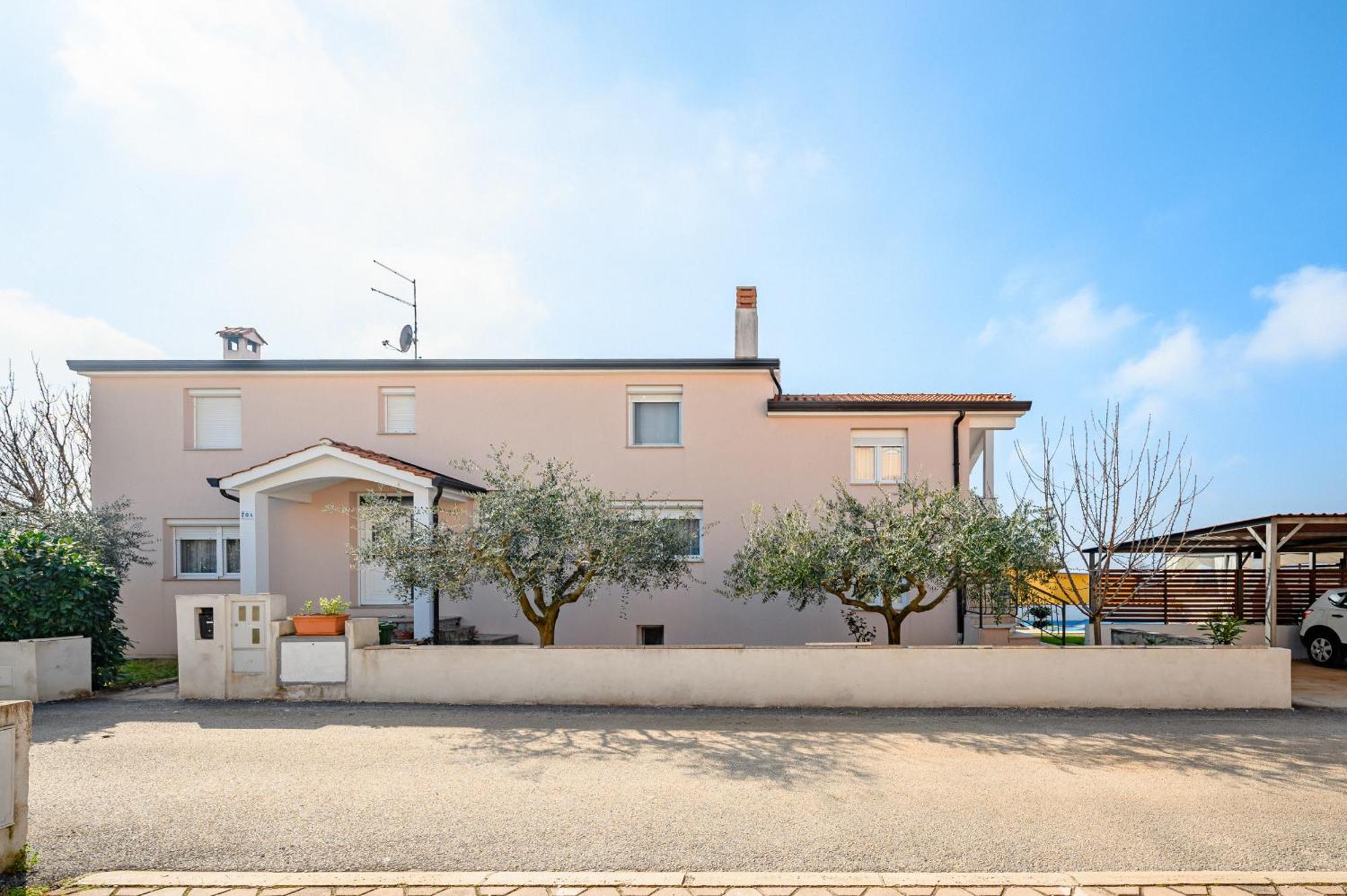 Charming Apartments Rose 1&2 With Pool Porec Bagian luar foto